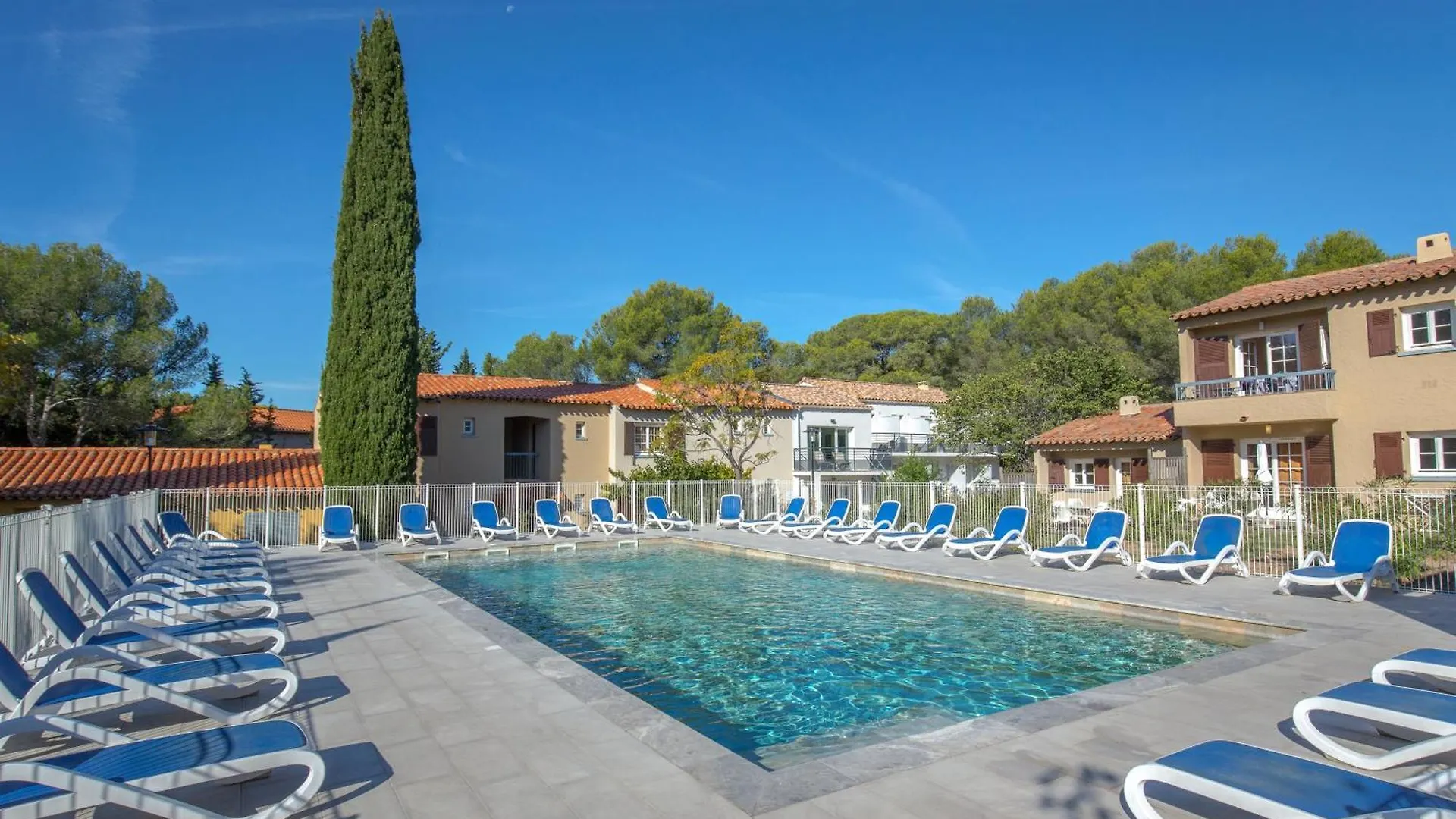 Séjourner près de Fréjus Plage : 5 Hôtels Familiaux Comparés