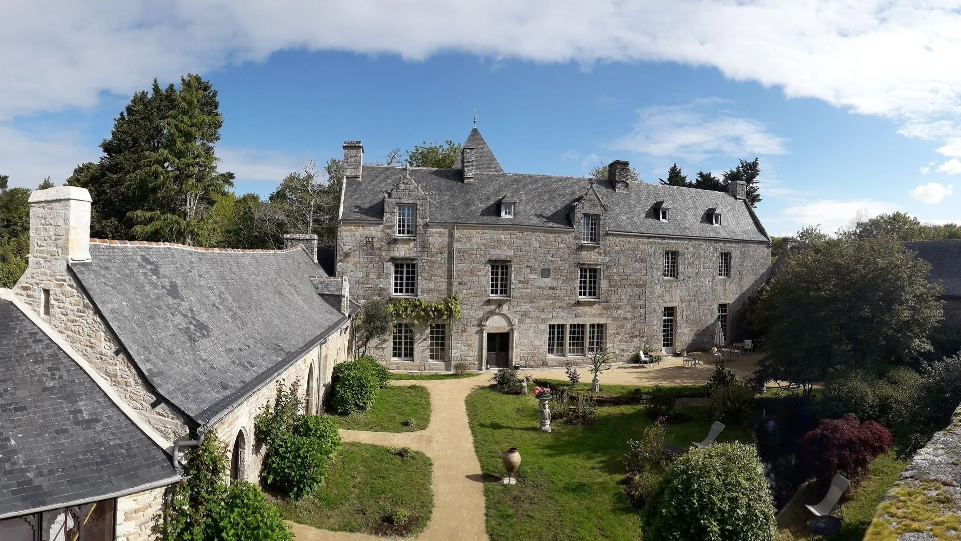 Séjourner en Finistère : 4 Hôtels Familiaux Comparés